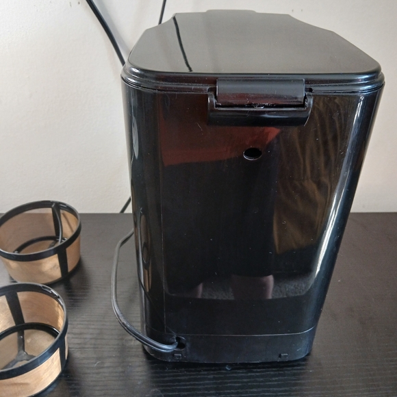 Jura Cypresso Coffee Maker model 426 in excellent condition.  Great for a apartm - Picture 7 of 12